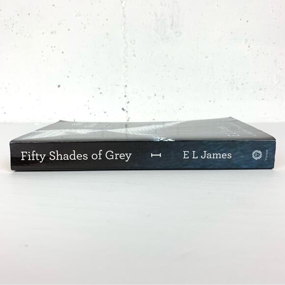 Fifty Shades Of Grey E.L.James 1st Book in Trilogy Vintage Books Paperback 2012 - Picture 6 of 8